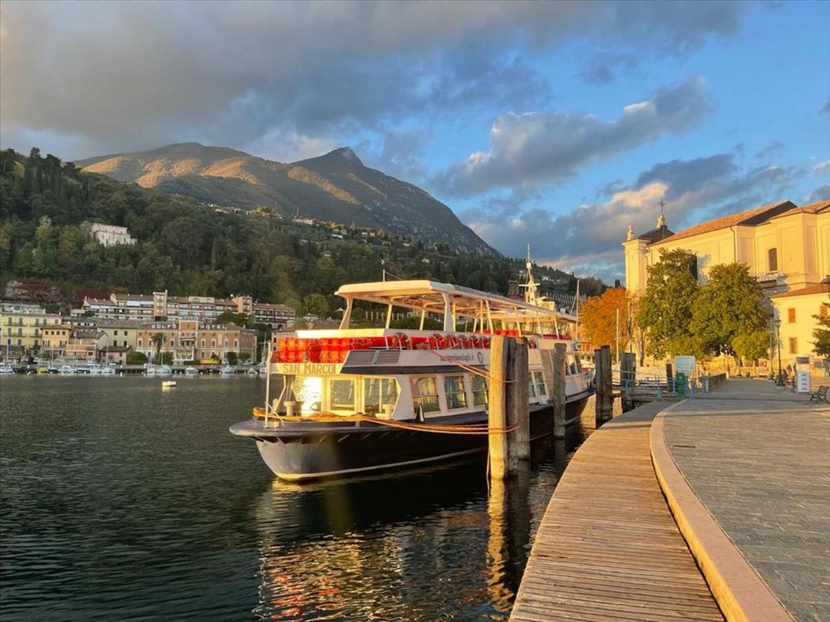 Appartamento Con Vista Lago ตอสโกลาโน มาแดร์โน ภายนอก รูปภาพ