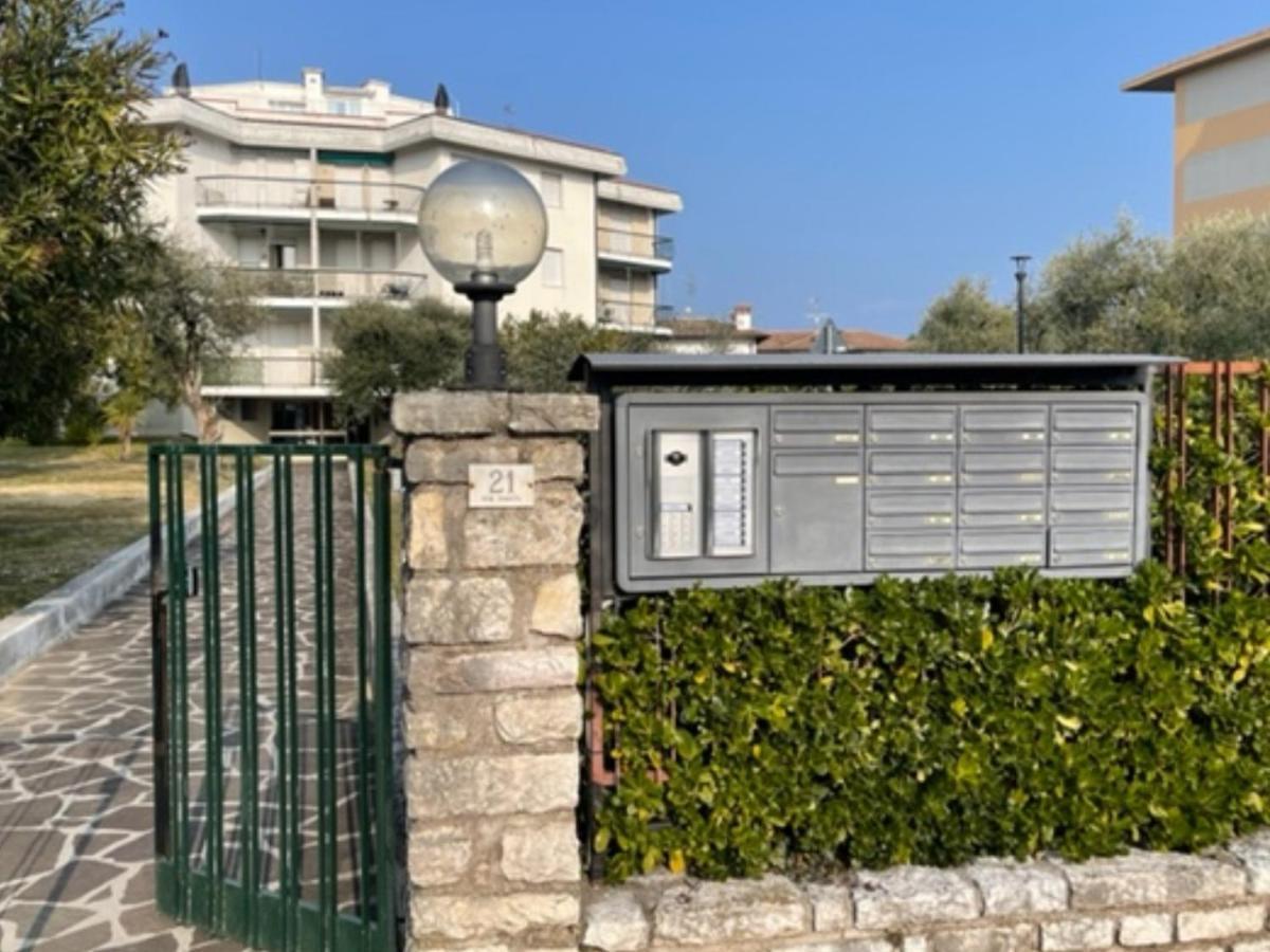 Appartamento Con Vista Lago ตอสโกลาโน มาแดร์โน ภายนอก รูปภาพ